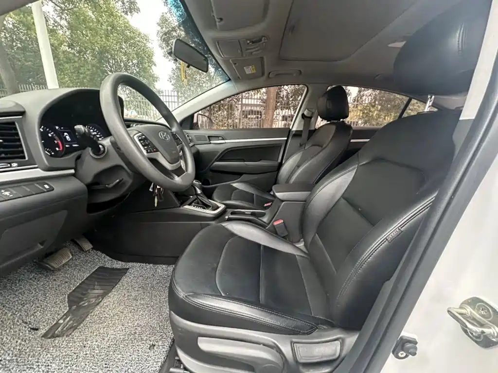 Hyundai Elantra — миниатюра 13