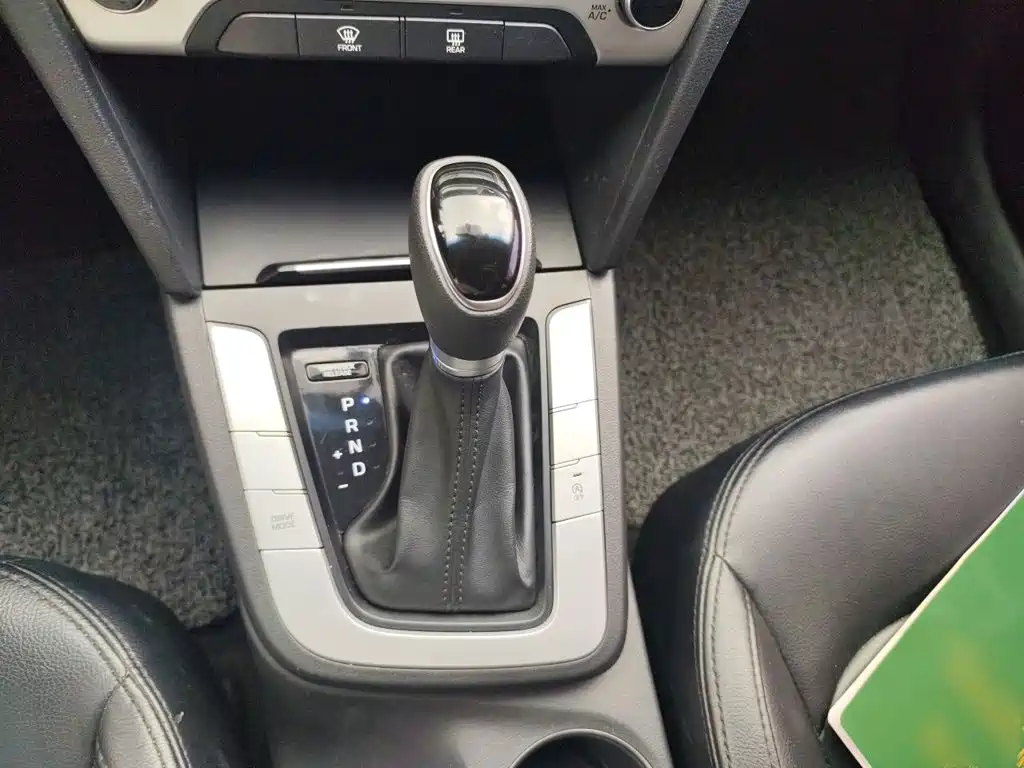 Hyundai Elantra — миниатюра 7