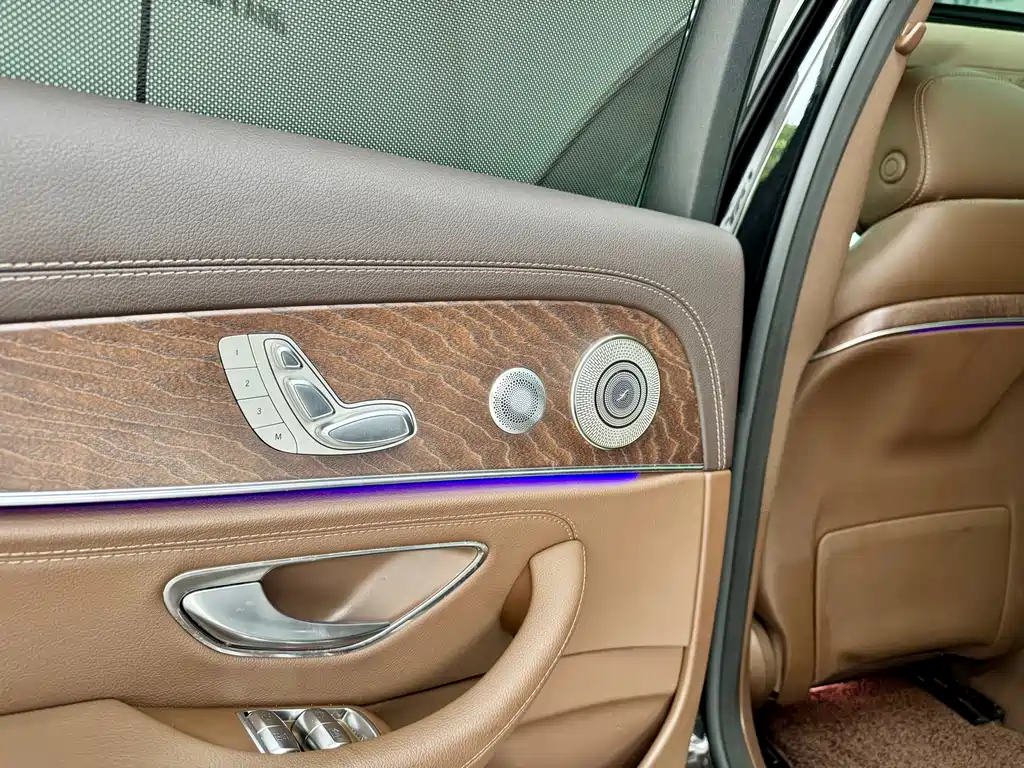 Mercedes-Benz E-Class — миниатюра 11