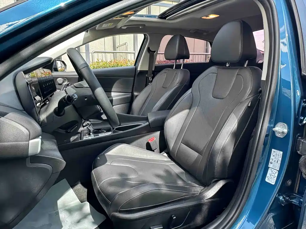 Hyundai Elantra — миниатюра 15
