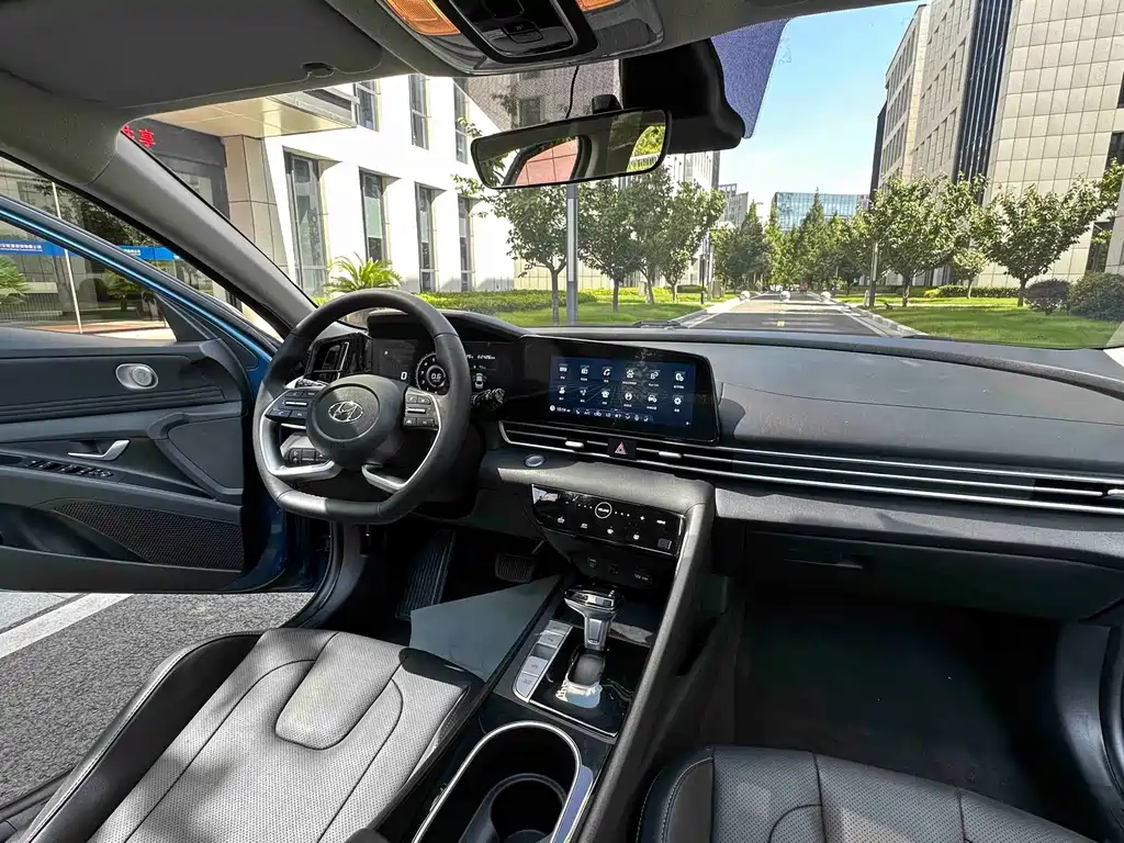 Hyundai Elantra — миниатюра 21