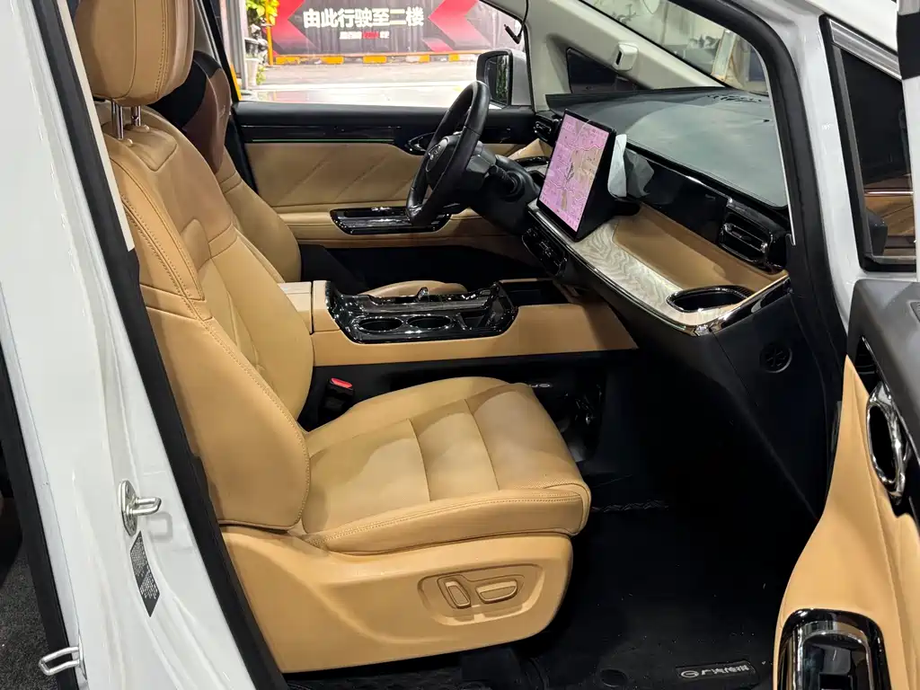 GAC Motor Trumpchi E8 PHEV — миниатюра 7