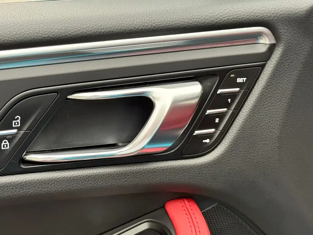 Porsche Macan — миниатюра 13