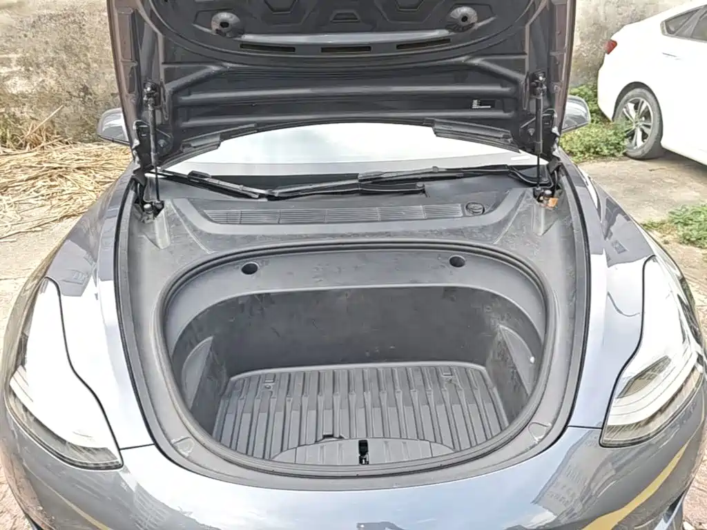 Tesla Model 3 — миниатюра 20