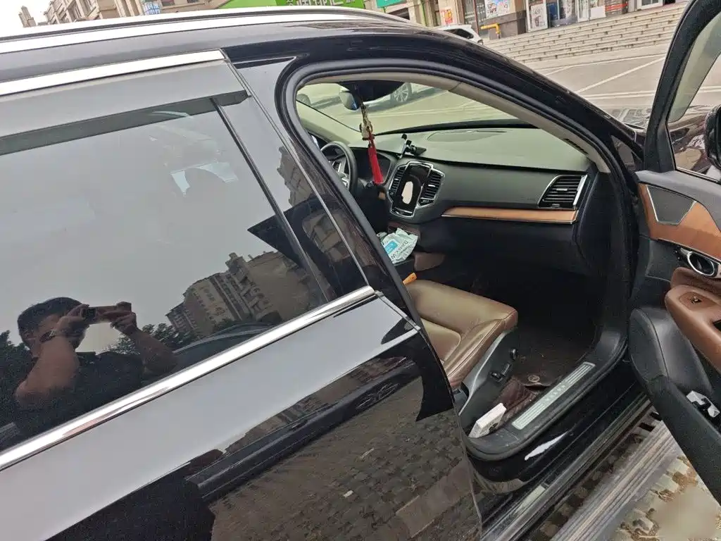 Volvo XC90 — миниатюра 18