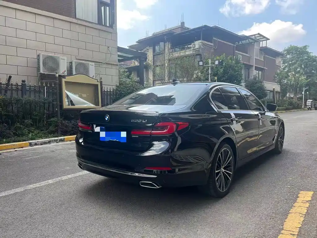 BMW 5 Series — миниатюра 9