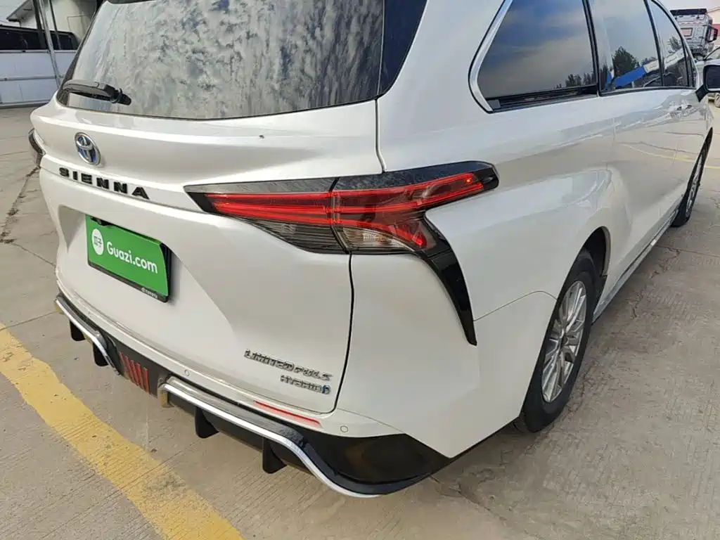 Toyota Sienna — миниатюра 8