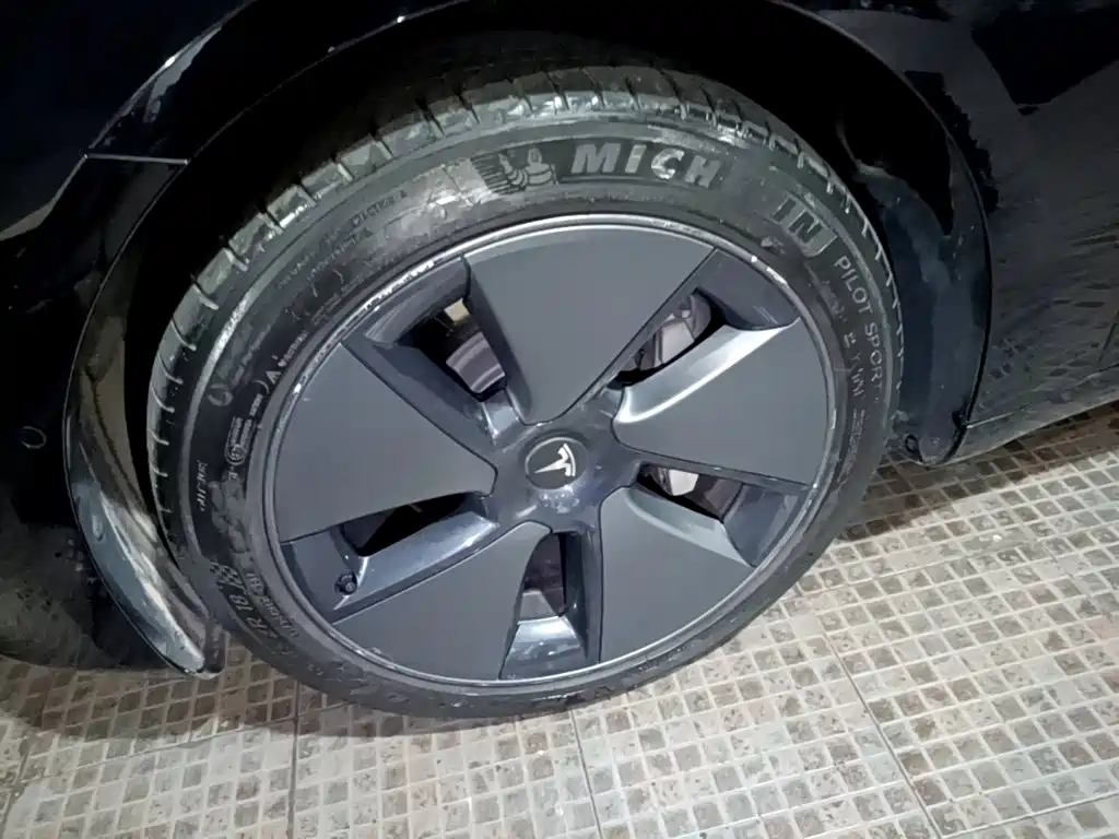 Tesla Model 3 — миниатюра 23