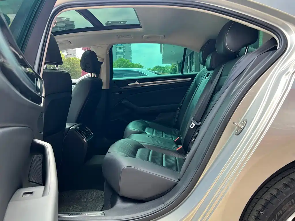 Volkswagen Phideon — миниатюра 2