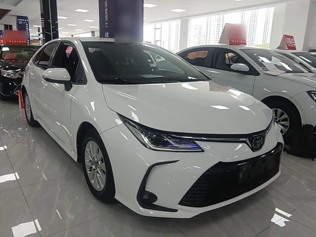 Toyota Corolla 1.5 л 2021 г. Белый, пробег 48600 км