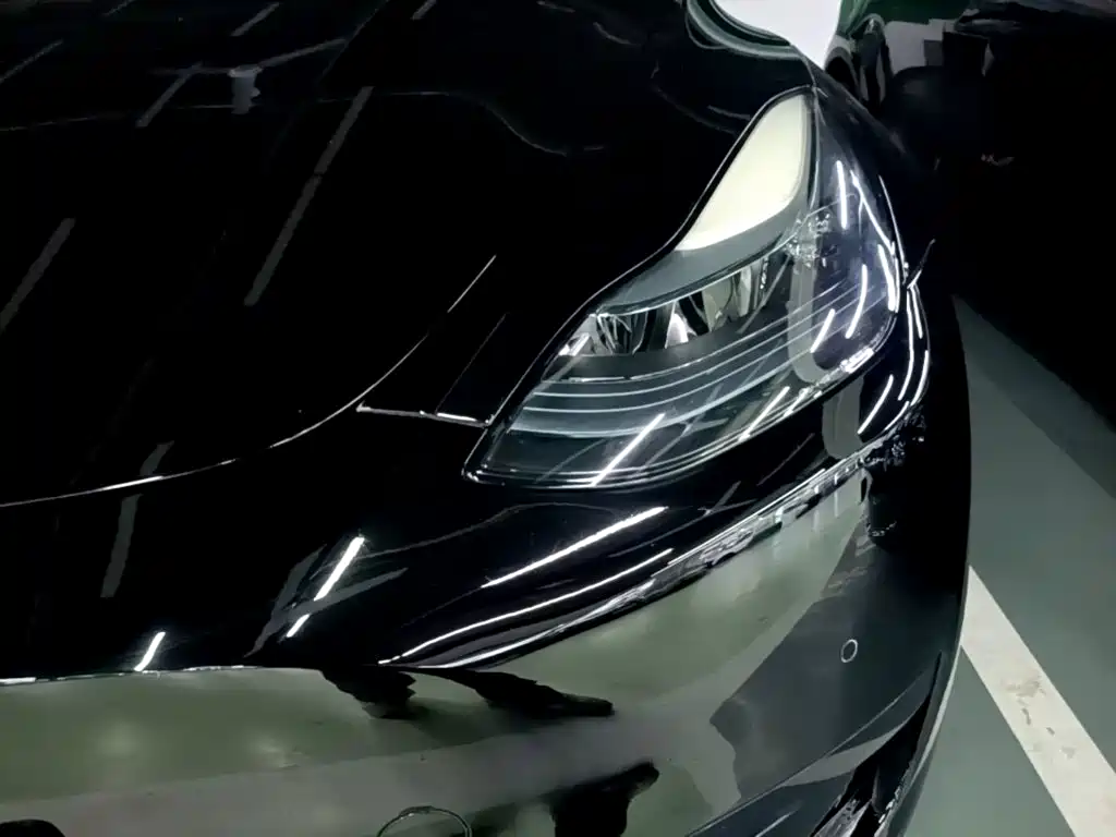 Tesla Model Y — миниатюра 24