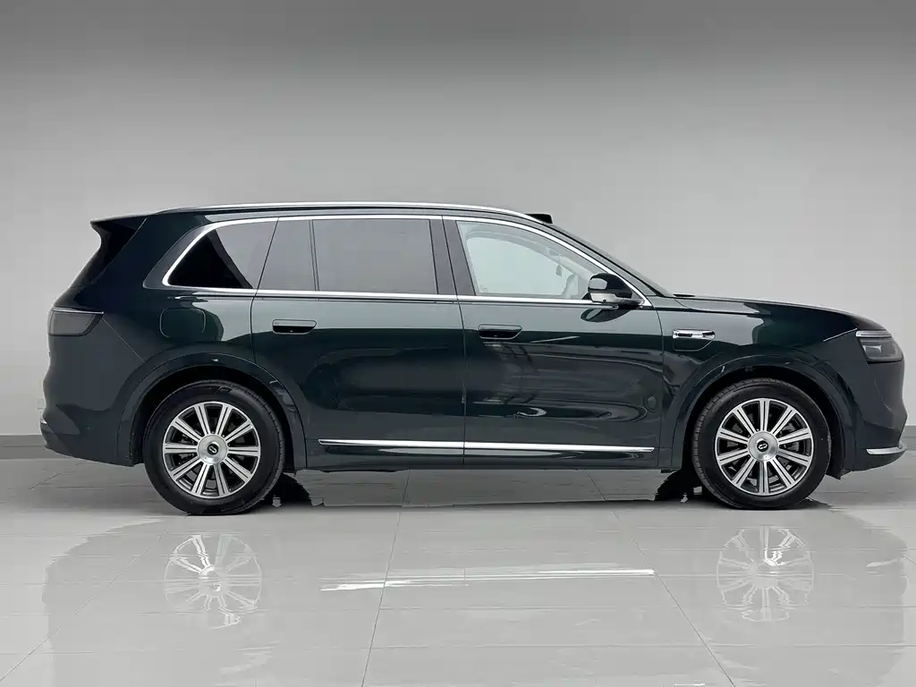 AITO ASK THE WORLD M8