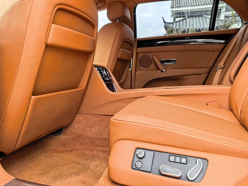 Bentley Flying Spur — миниатюра 7
