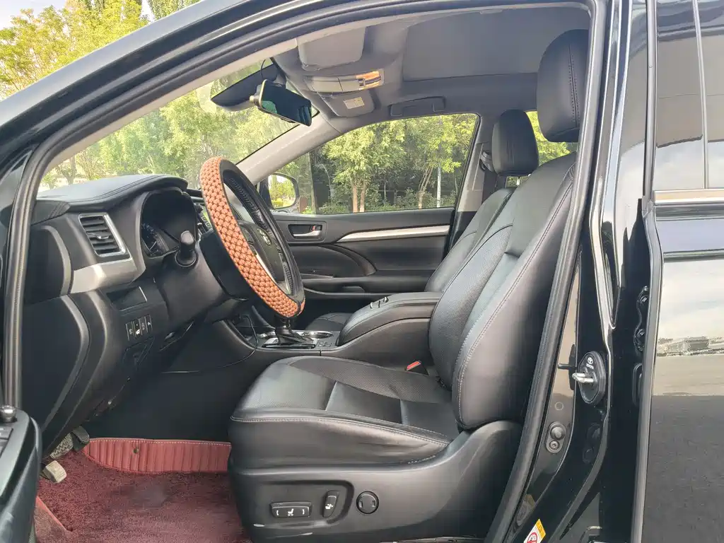 Toyota Highlander 2018 2.0T Luxury 7 мест V