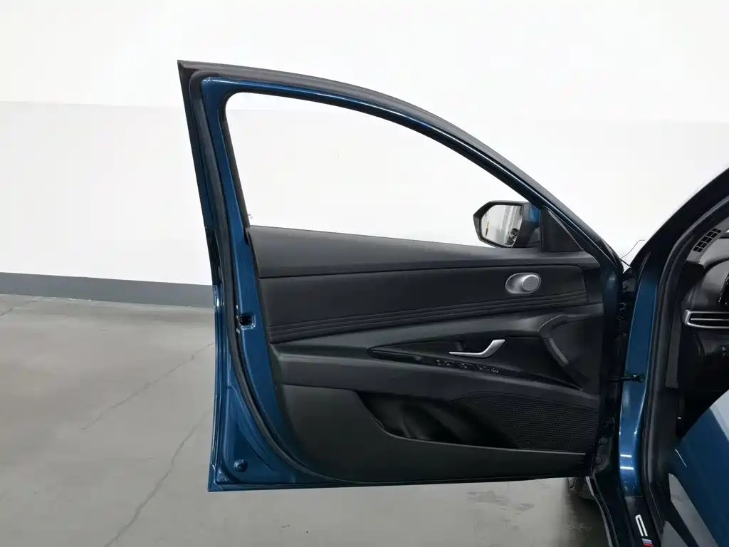 Hyundai Elantra — миниатюра 8