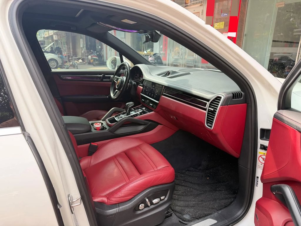 Porsche Cayenne — миниатюра 7
