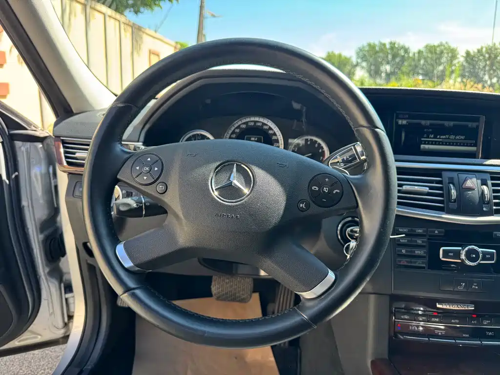 Mercedes-Benz E-Class — миниатюра 10