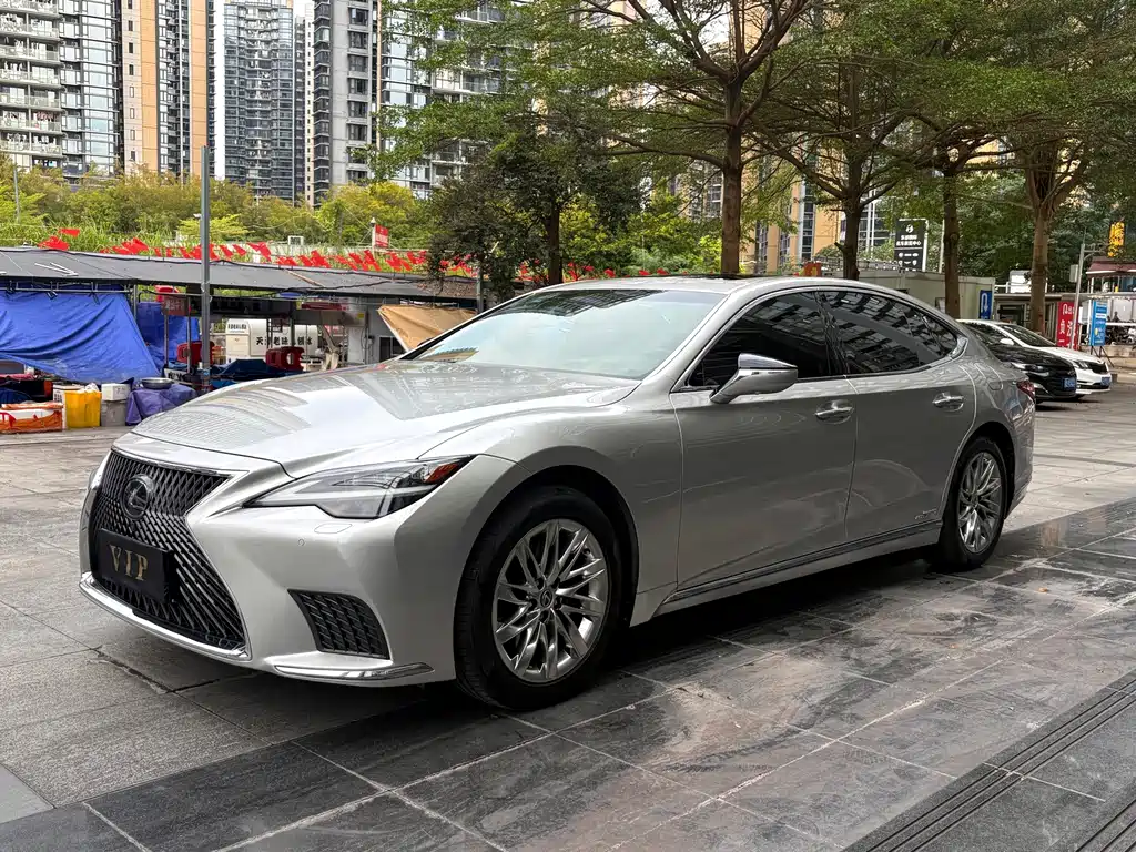 Lexus LS