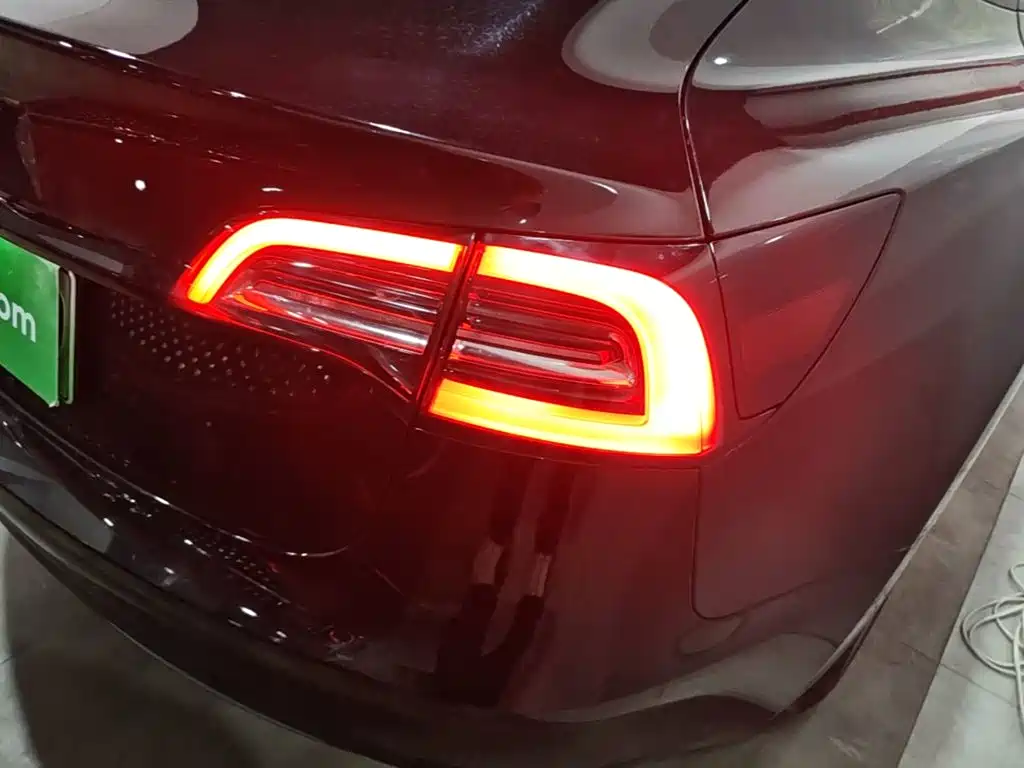 Tesla Model 3 — миниатюра 8