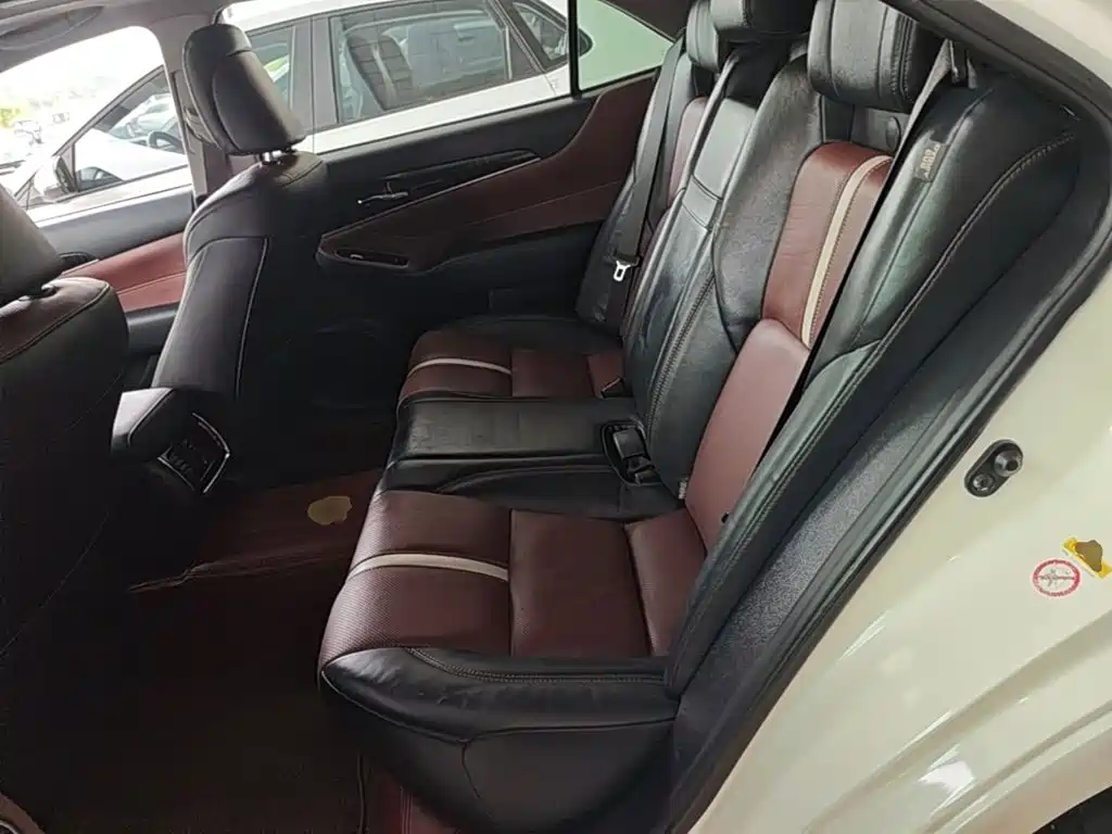 Toyota Crown — миниатюра 17