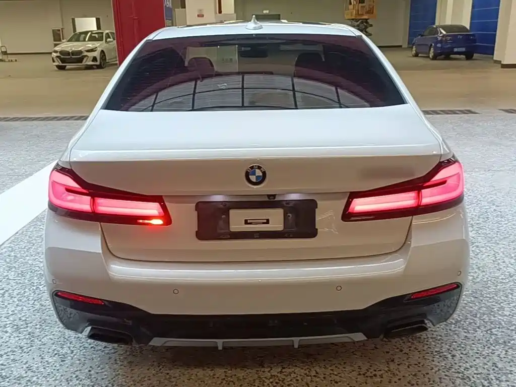 BMW 5 Series — миниатюра 6