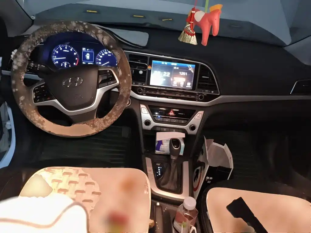 Hyundai Elantra — миниатюра 10