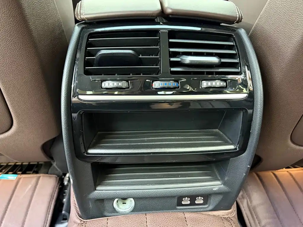 BMW 5 Series — миниатюра 13