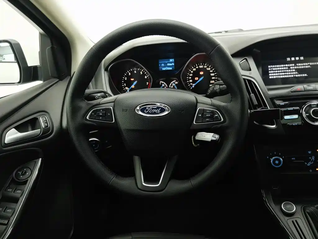 Ford Focus — миниатюра 11