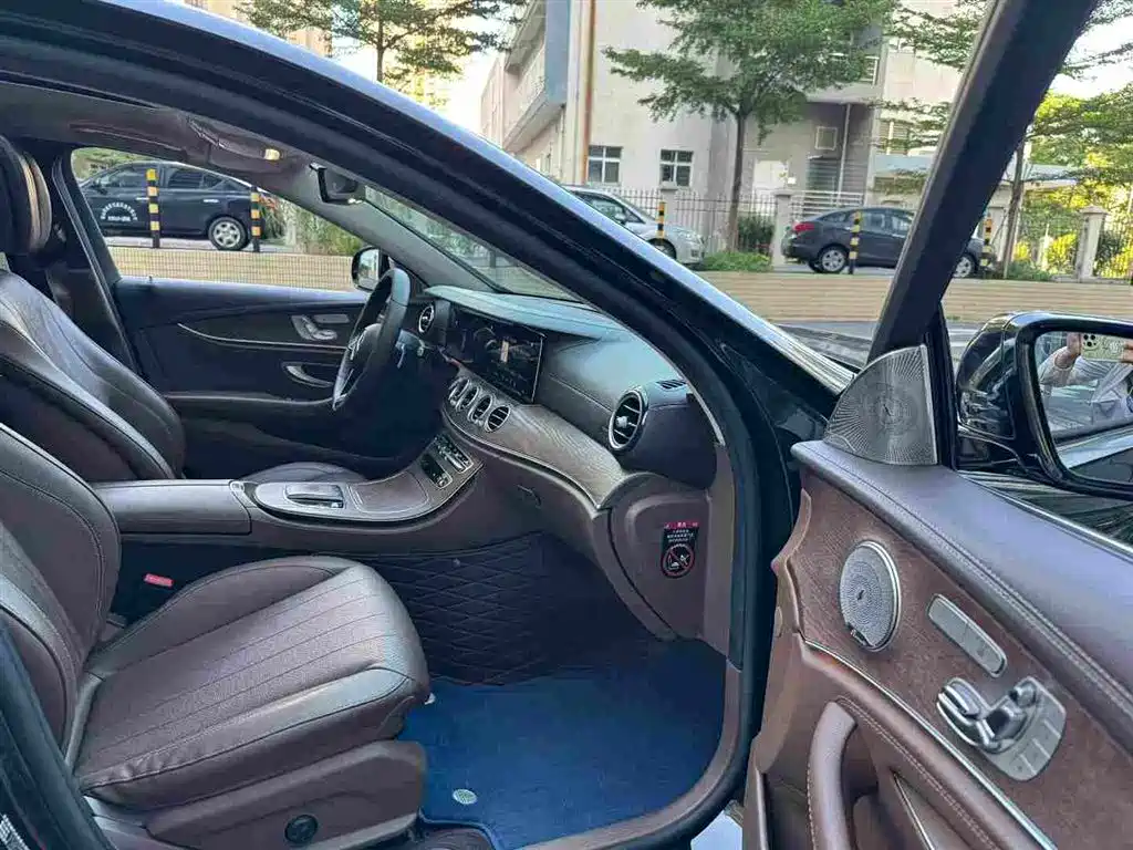 Mercedes-Benz E-Class — миниатюра 8