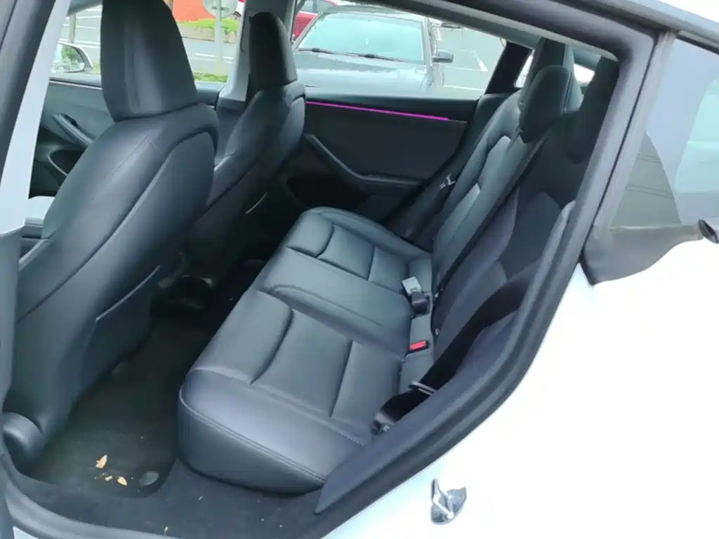Tesla Model 3 — миниатюра 17