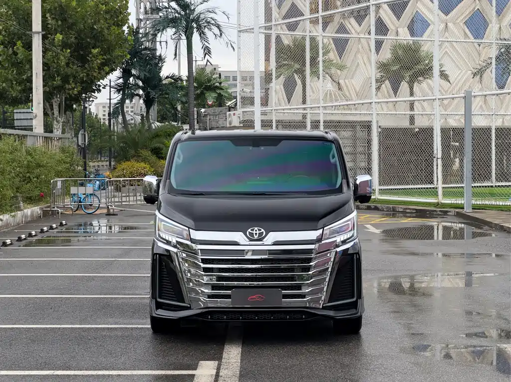 Toyota Hiace — миниатюра 2