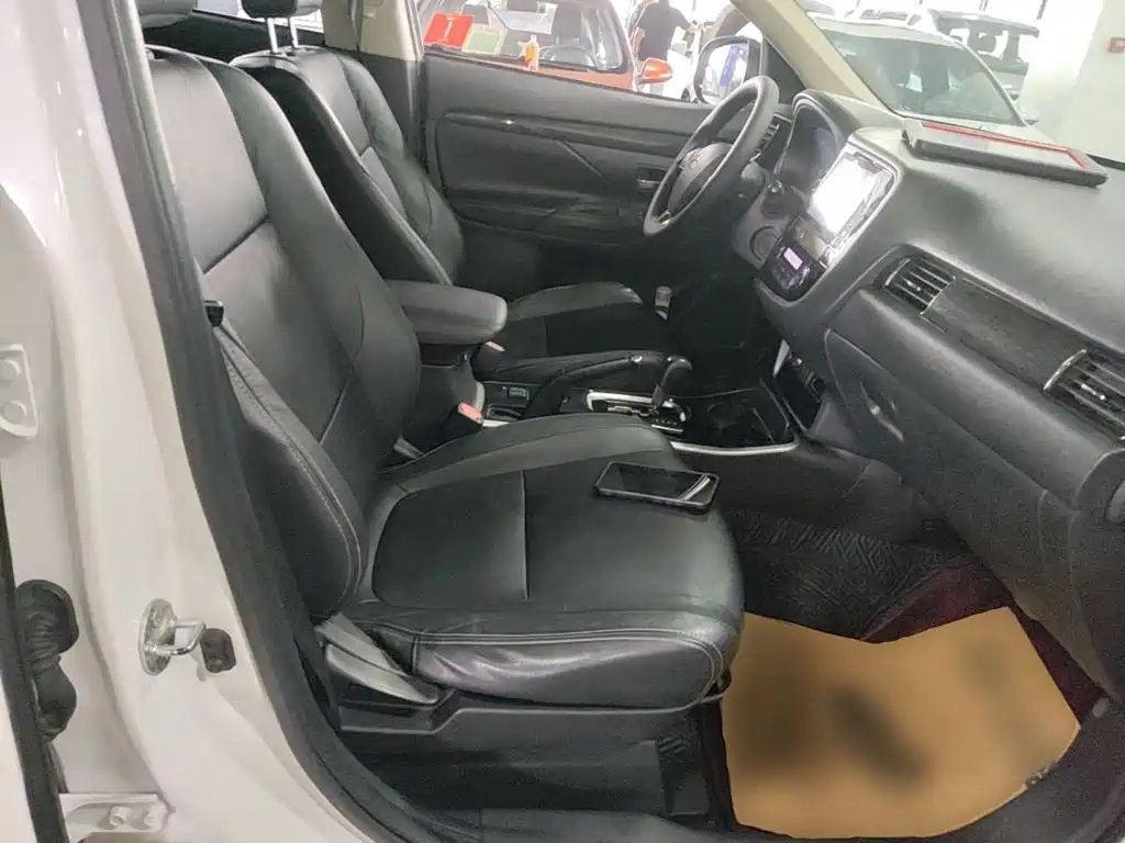 Mitsubishi Outlander — миниатюра 25