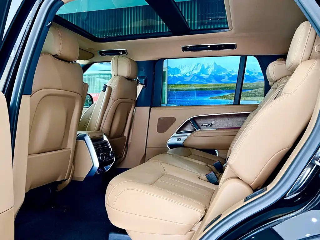 Land Rover Range Rover 2024 3.0 L6 400PS Long Wheelbase мест