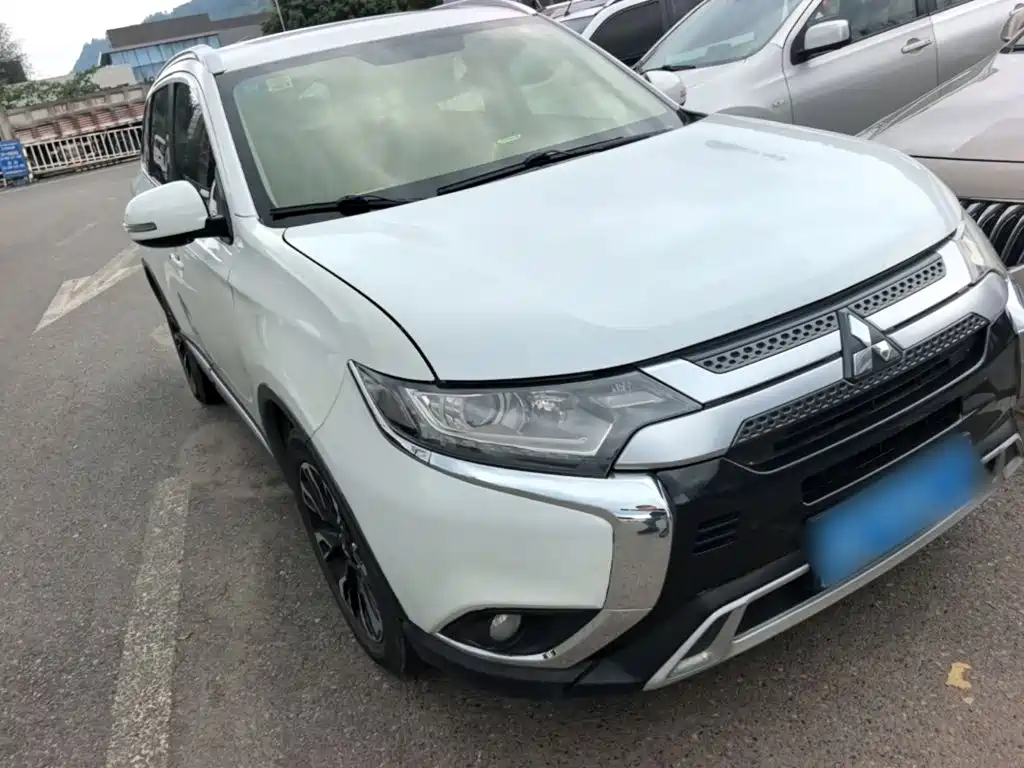 Mitsubishi Outlander — миниатюра 4
