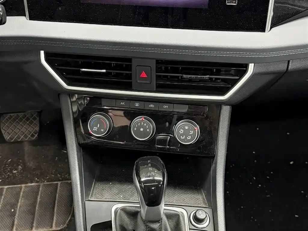 Volkswagen Sagitar 2024 200TSI DSG