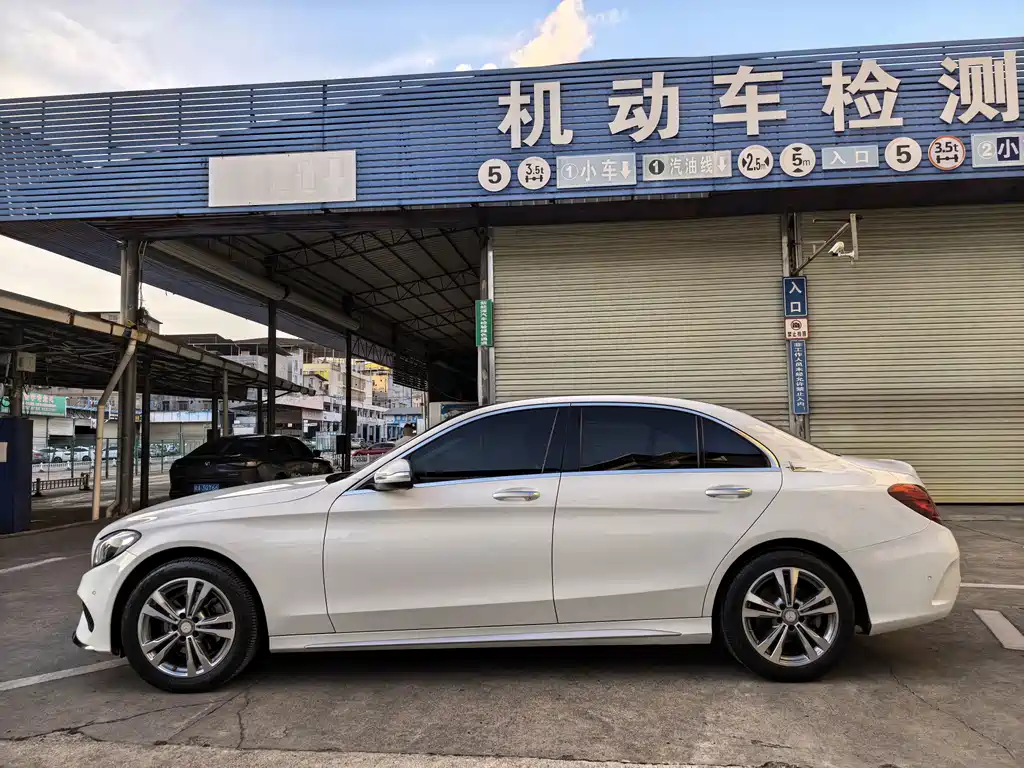 Mercedes-Benz C-Class — миниатюра 8