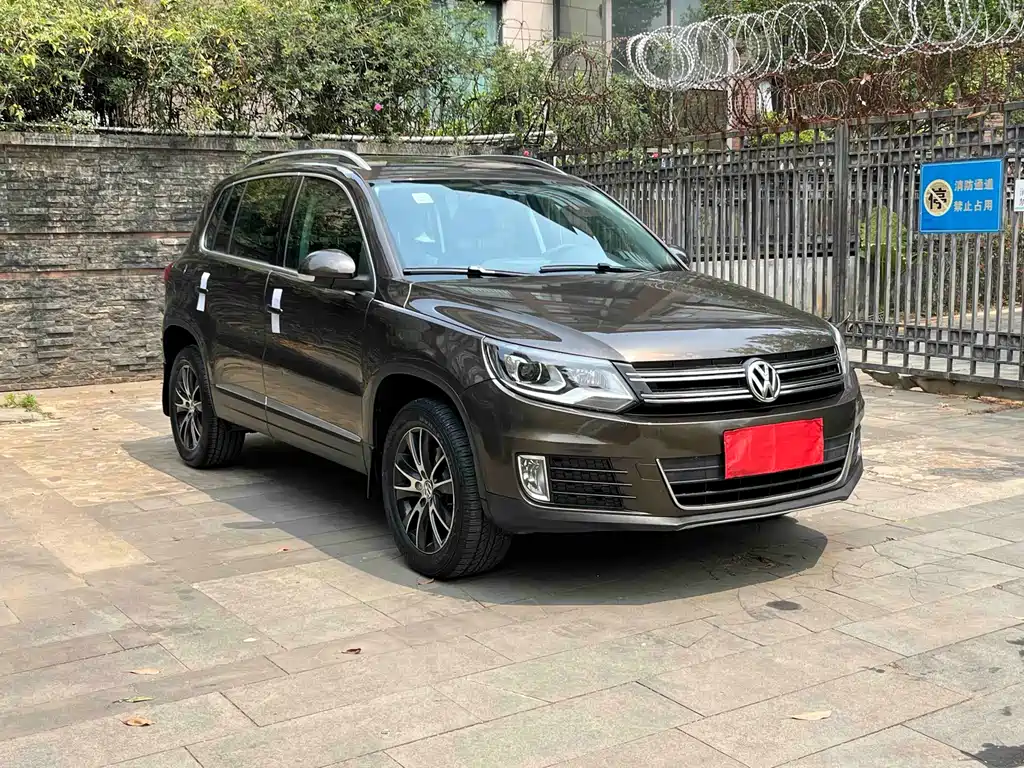 Volkswagen Tiguan 2015 1.8TSI AT Luxury