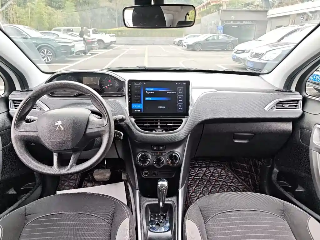 PEUGEOT 2008