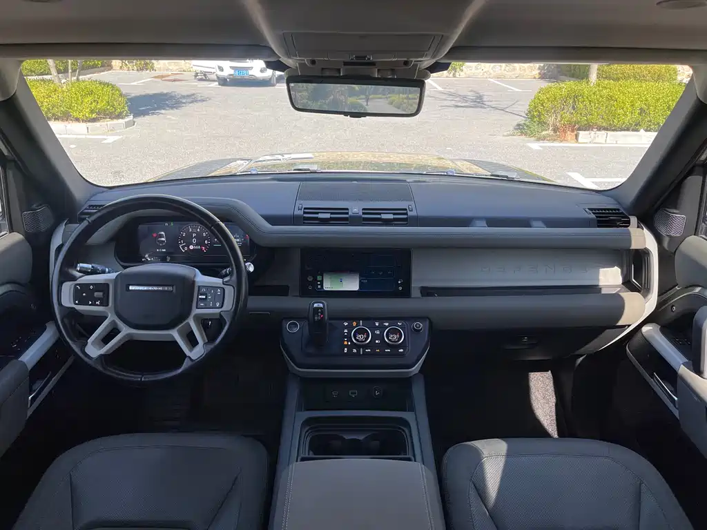 Land Rover Defender — миниатюра 4