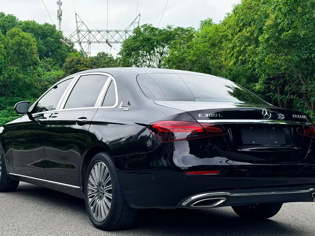 Mercedes-Benz E-Class — миниатюра 8