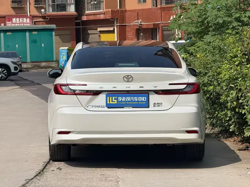 Toyota Camry — миниатюра 2