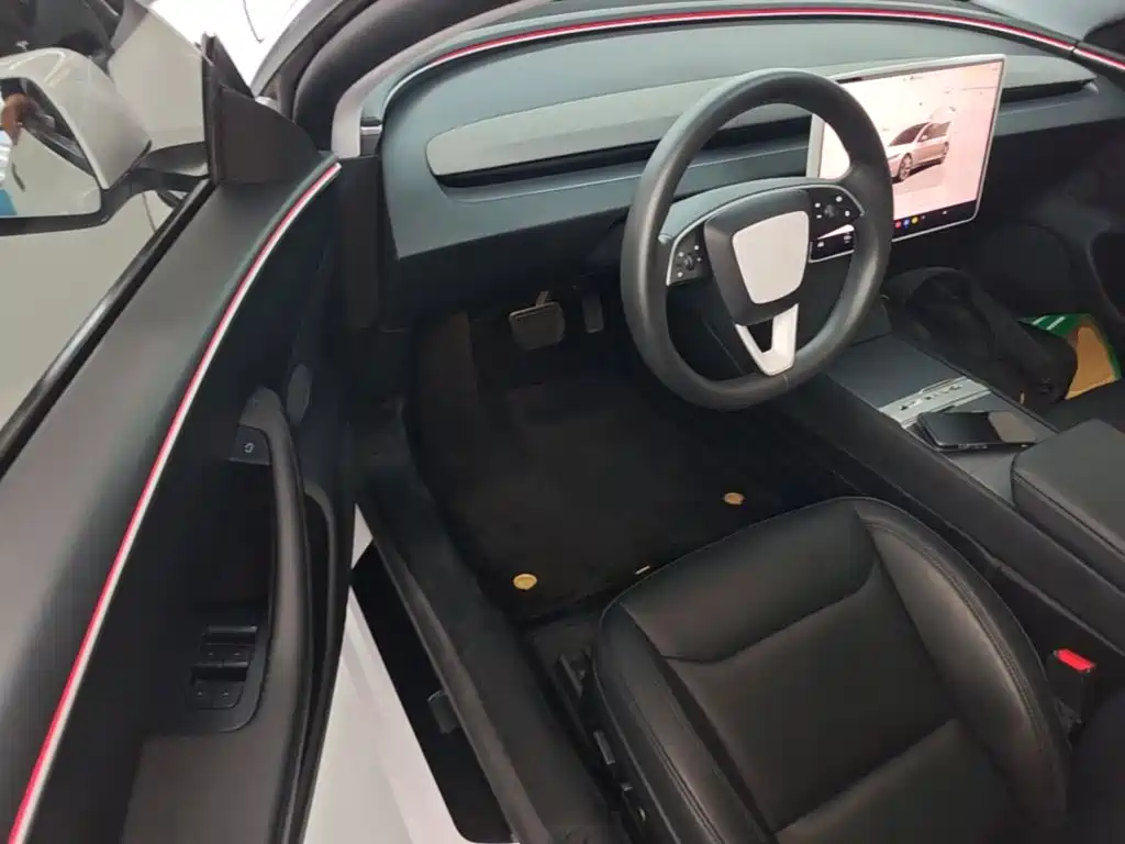 Tesla Model 3 — миниатюра 16