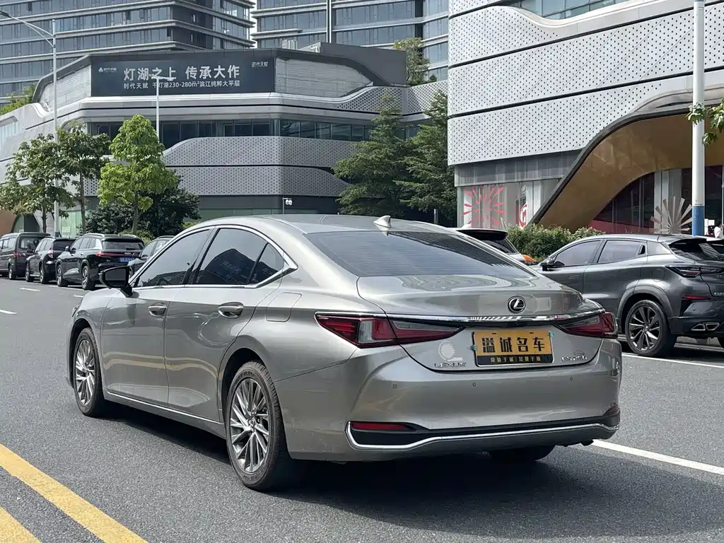Lexus ES — миниатюра 10