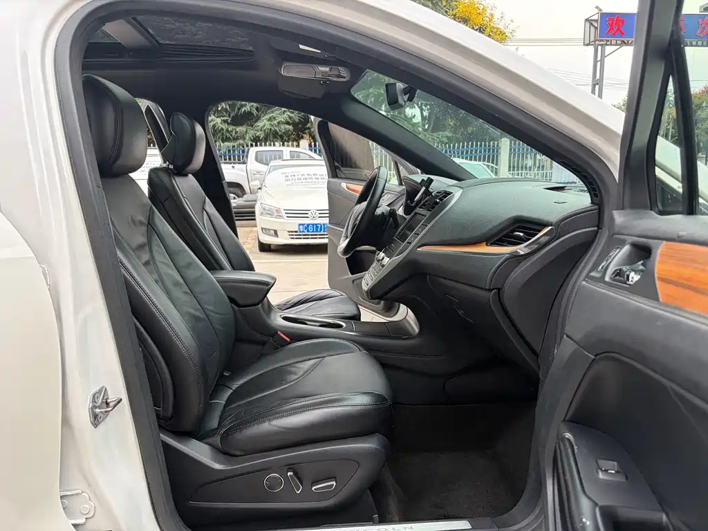 Lincoln MKC — миниатюра 6