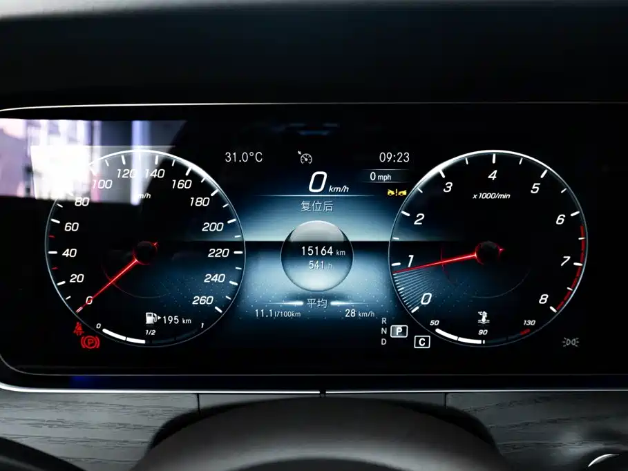 Mercedes-Benz E-Class — миниатюра 13