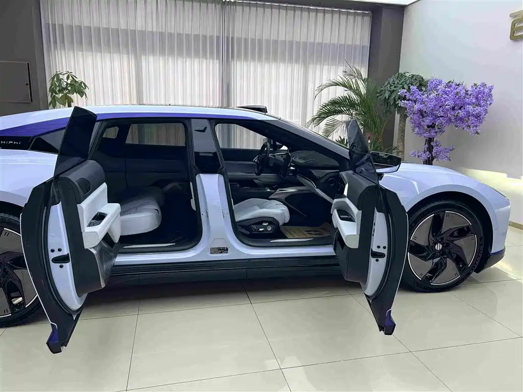 HiPhi HiPhi Z — миниатюра 11