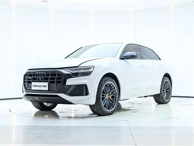 AUDI Q8 2020