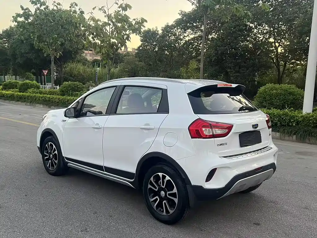 Geely Vision X3 — миниатюра 5