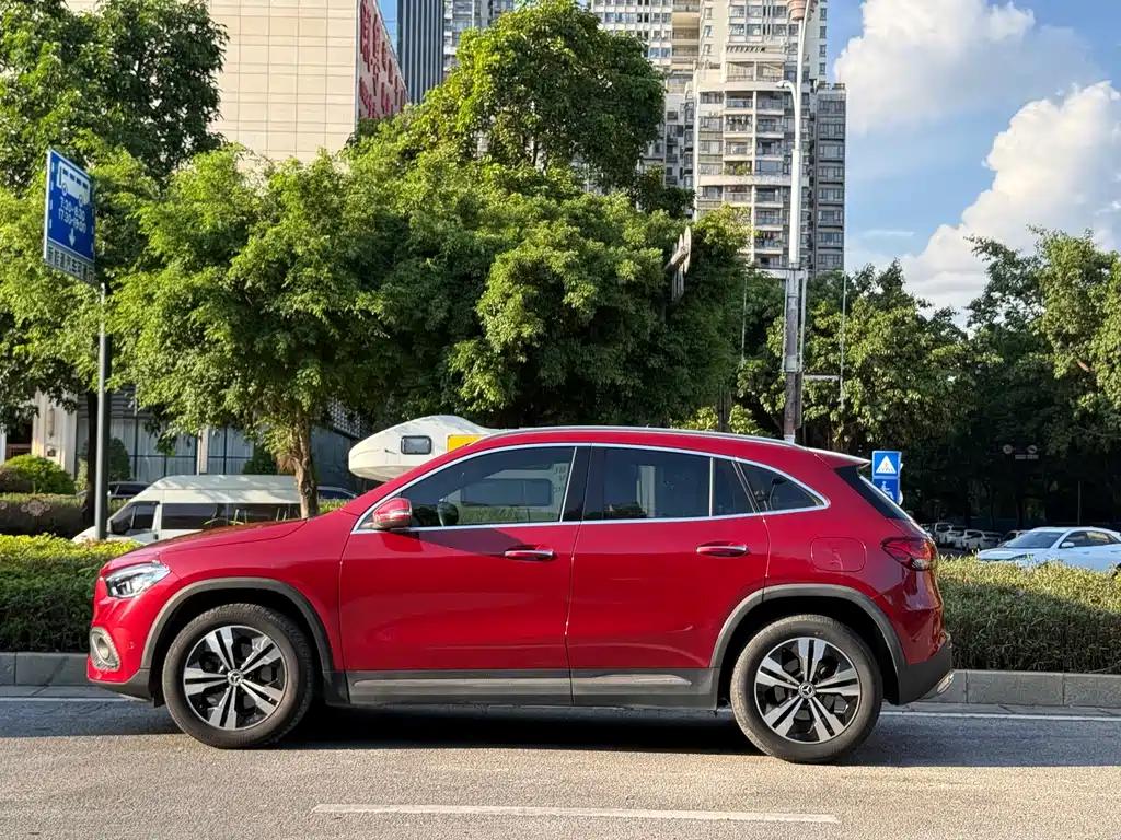 Mercedes-Benz GLA — миниатюра 8