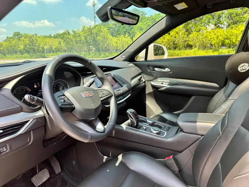 Cadillac XT4 — миниатюра 12